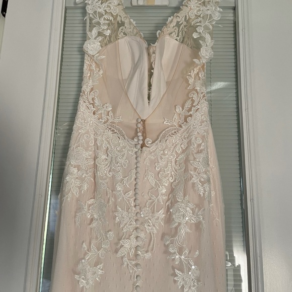 Brand New- Never Worn Wedding Dress - Picture 4 of 9